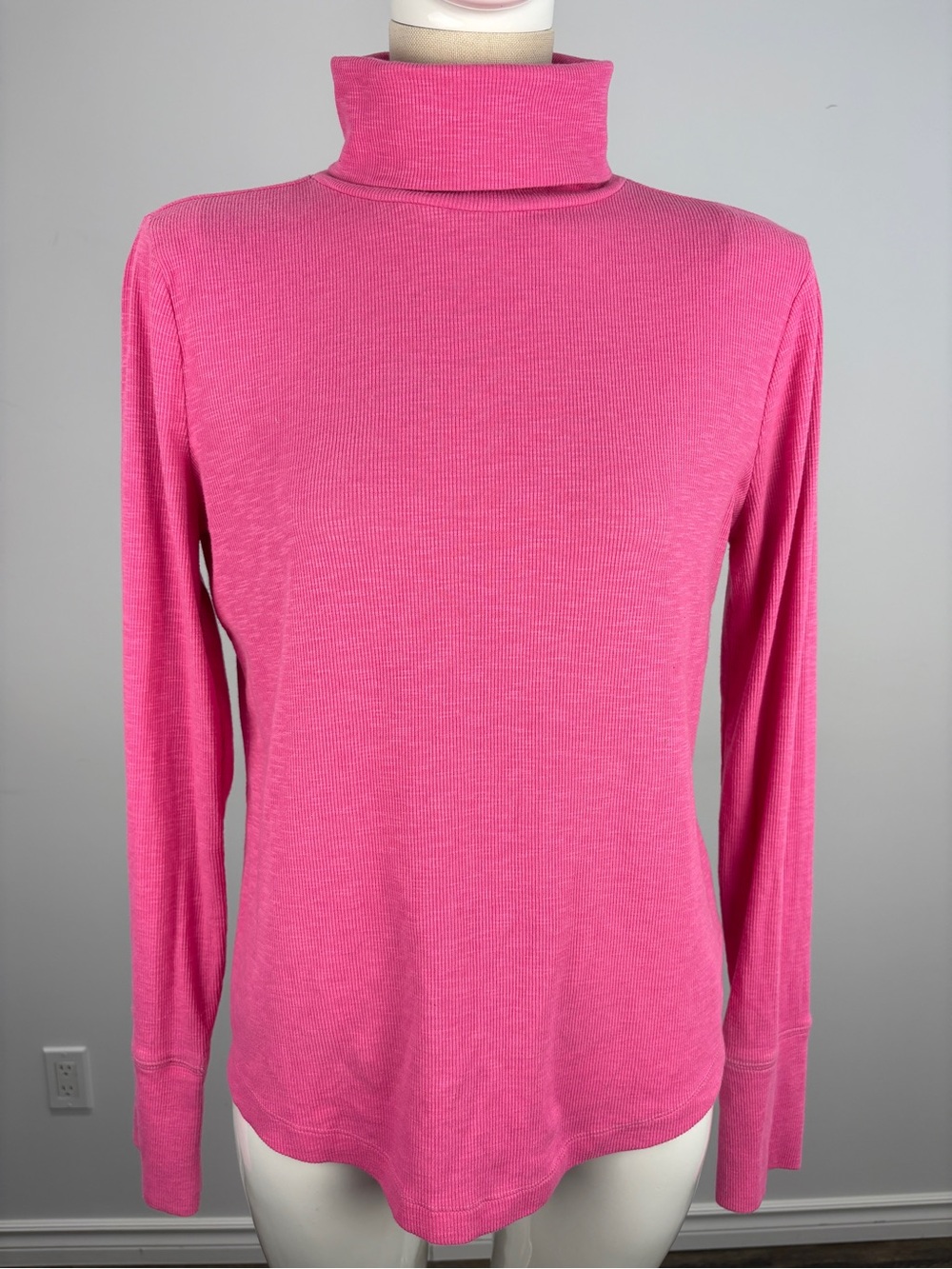 GAP Bright Pink Ribbed Turtleneck Top Size Medium (M) Classic Layering Essential